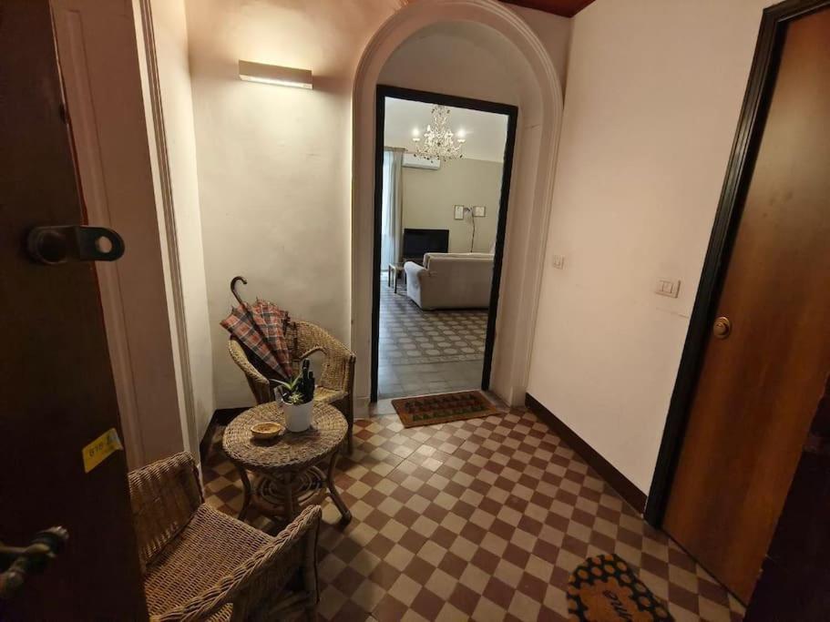 Retroetnea - Appartamento In Centro Storico - Con Camere Comunicanti Κατάνια Εξωτερικό φωτογραφία