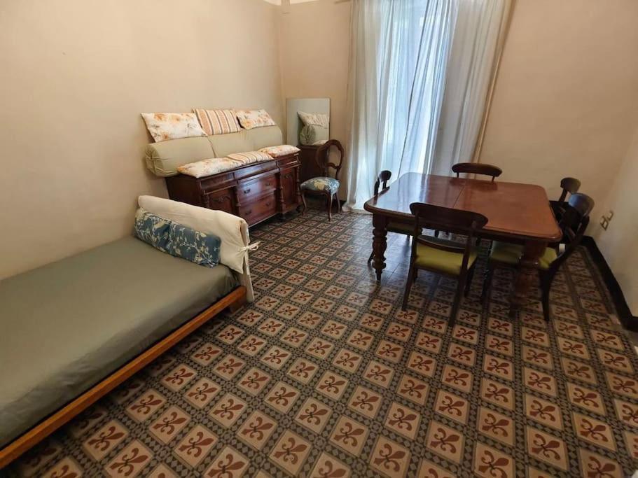 Retroetnea - Appartamento In Centro Storico - Con Camere Comunicanti Κατάνια Εξωτερικό φωτογραφία
