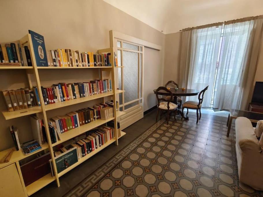 Retroetnea - Appartamento In Centro Storico - Con Camere Comunicanti Κατάνια Εξωτερικό φωτογραφία